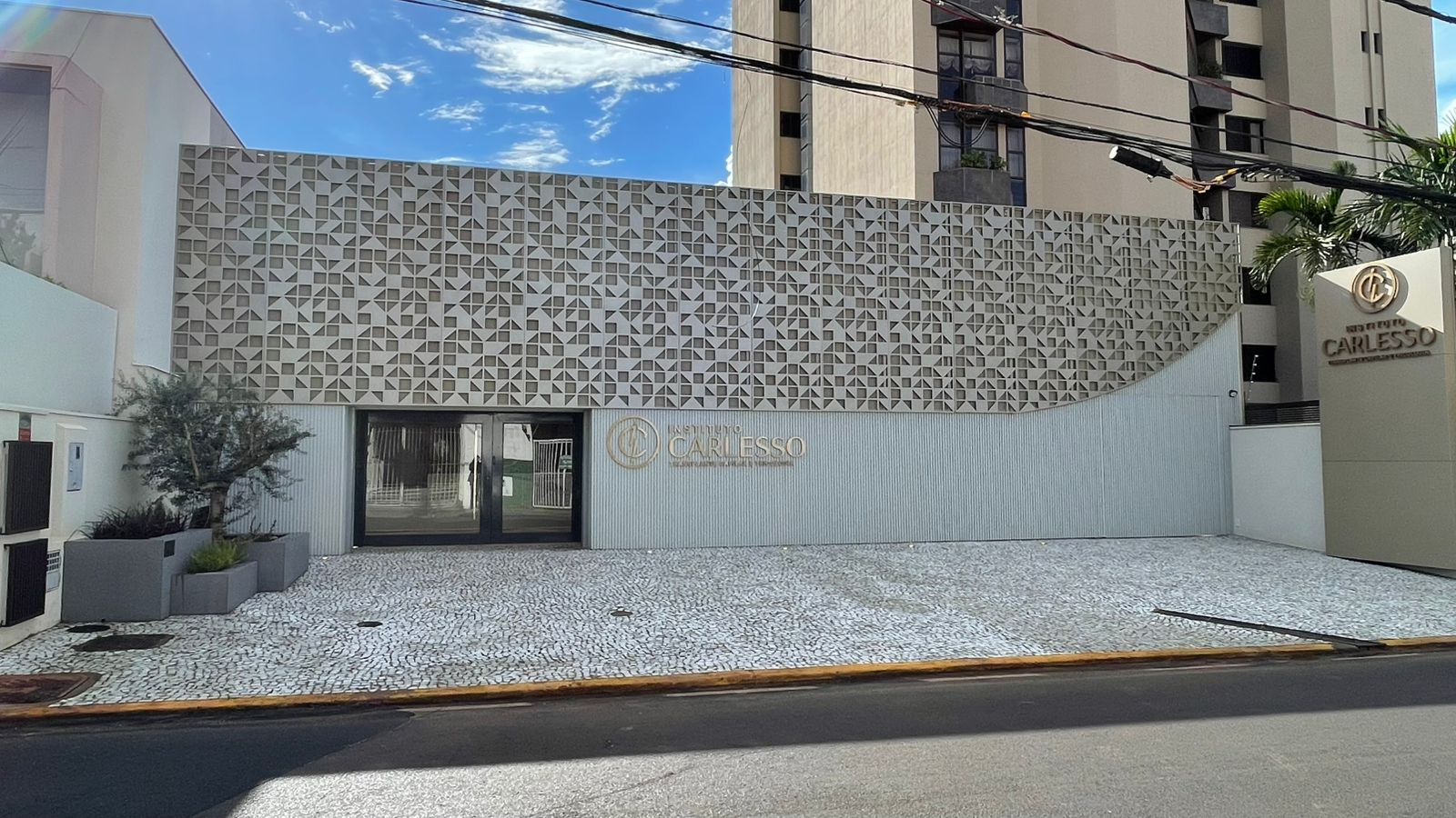 Fachada da unidade Instituto Carlesso em Uberaba, MG